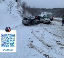 Автомобиль Toyota Rav4 занесло на трассе в пригороде Южно-Сахалинска - пострадали три человека