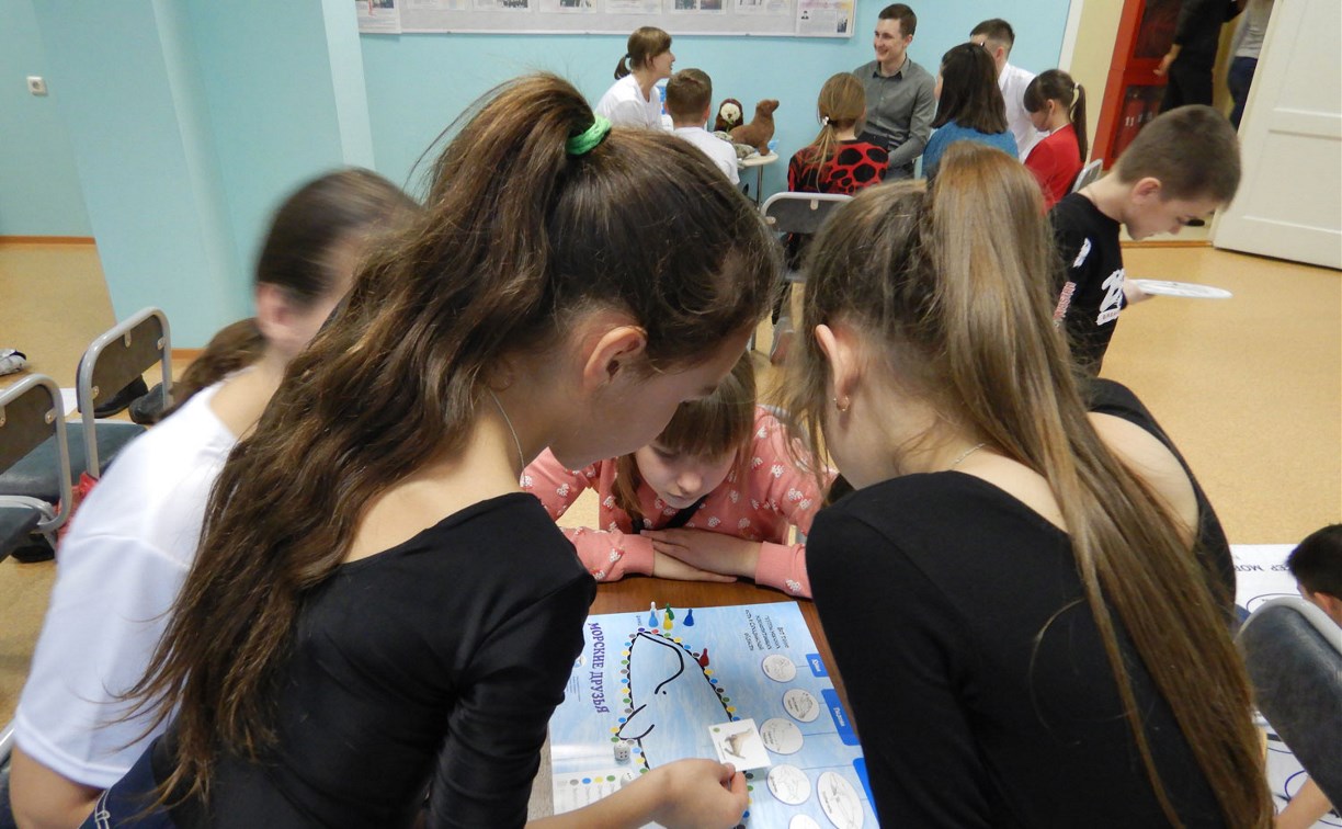Клуб "Бумеранг" подарит сахалинским школам настольную игру о млекопитающих