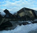 Пожар на складе Южно-Сахалинска оставил без электричества десятки домов и детский сад