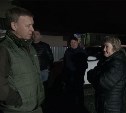 "На выходные не уходим": ночью представители мэрии Южно-Сахалинска объехали пострадавших от циклона