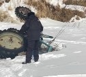 Толщина льда всего 15-25 см: в МЧС рассказали подробности трагедии с трактором на Сахалине