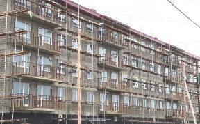 Более 100 тысяч квадратных метров аварийного жилья планируют расселить на Сахалине