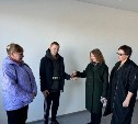 Трое сирот в Поронайске получили ключи от квартир