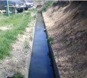 Управляющая компания в Корсакове сняла деньги за ремонт ливневой канализации, которая не работает (ФОТО)