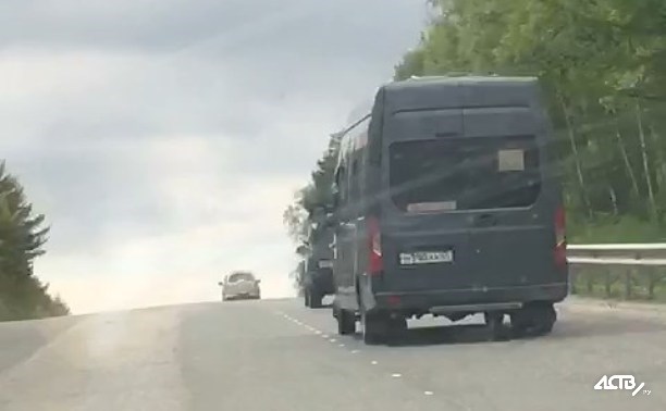 Сахалинцы, которые ехали в Корсаков на большой скорости, еле догнали водителя маршрутки