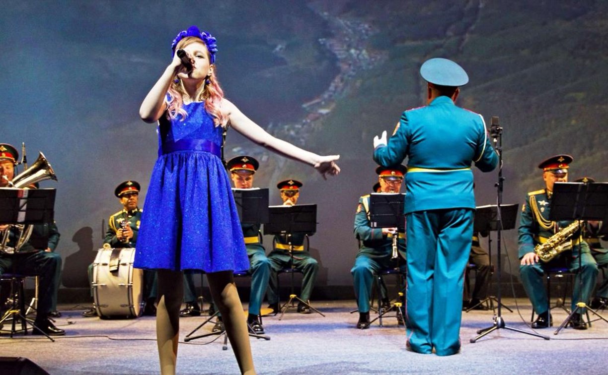 В Южно-Сахалинске прошел концерт в поддержку российских военнослужащих