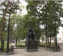 В Южно-Сахалинске приводят в порядок памятники знаменитостям