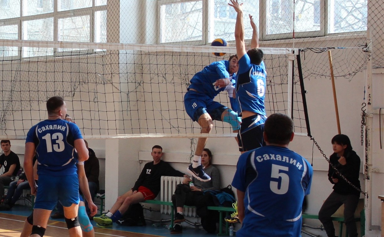 Волейболистки «Сахалина» впервые победили в турнире памяти Николая Ельченинова