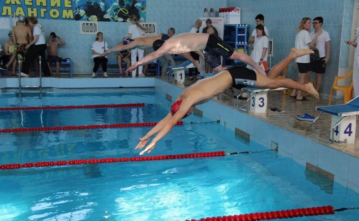 Сахалинские пловцы завоевали 13 медалей на чемпионате и первенстве ДФО