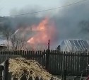 Началось с сухой травы: дачный дом сгорел в Шахтёрске