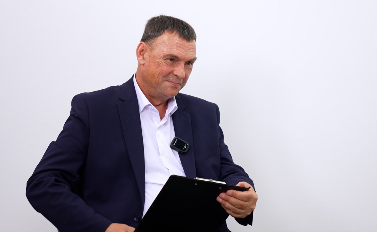 Анатолий Крутченко: "Ни в коем случае нельзя платить деньги ни за что при ИЖС"