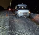 Автомобиль сбил пешехода, идущего по центру дороги в Корсаковском районе