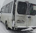 Очевидцев столкновения рейсового автобуса и автоманипулятора ищут в Южно-Сахалинске