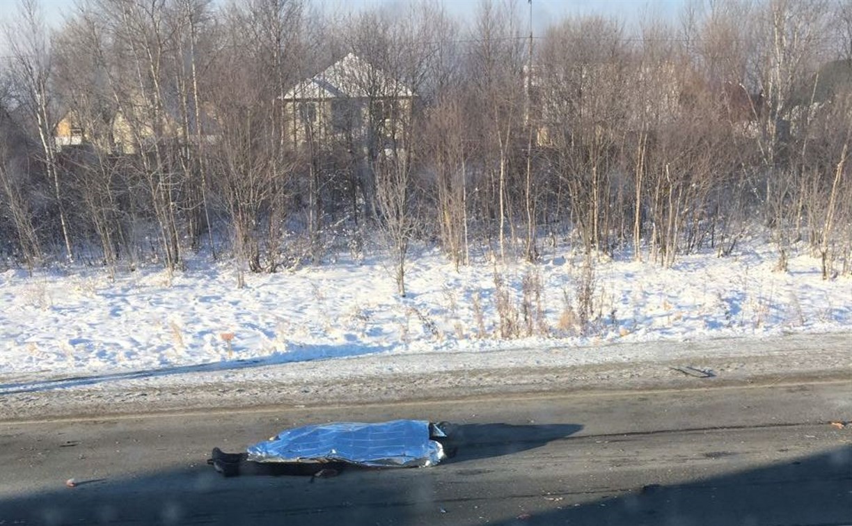 На выезде из Южно-Сахалинска насмерть сбили пешехода