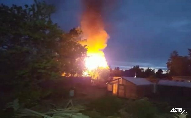 Две дачи сгорели в СНТ "Коммунальник" в Южно-Сахалинске