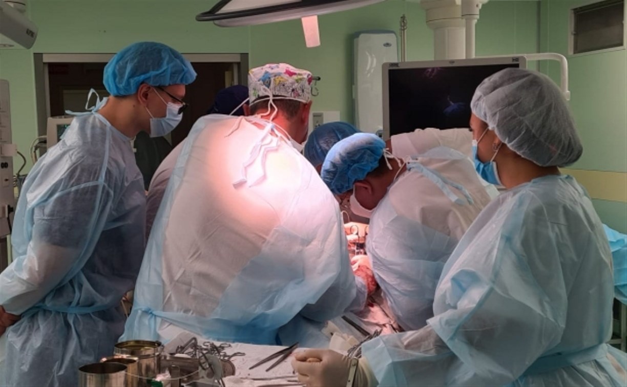 Врачи из Москвы помогают оперировать онкобольных на Сахалине