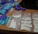 Почти килограмм наркотиков изъяли у молодой женщины на Сахалине