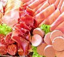 В колбасе из "Светофора" нашли мясной клей — опасный ингредиент может вызвать рак