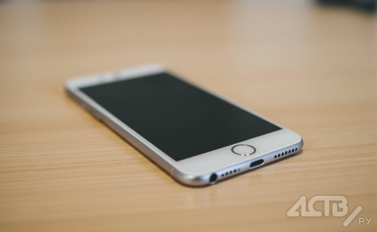 Гостья из больницы после совместного вечера украла у сахалинца телефон 