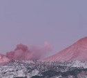В Дубае заинтересовались "розовым" извержением курильского вулкана Эбеко