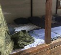 Как живут, на чём спят и что едят мобилизованные во время подготовки на Сахалине - видеообзор