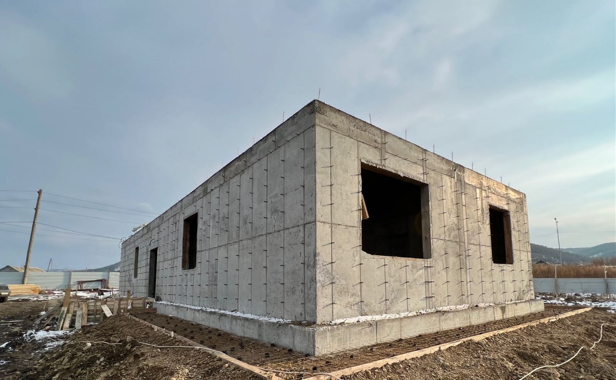 Новый ФАП строят в селе Лесогорском Углегорского района