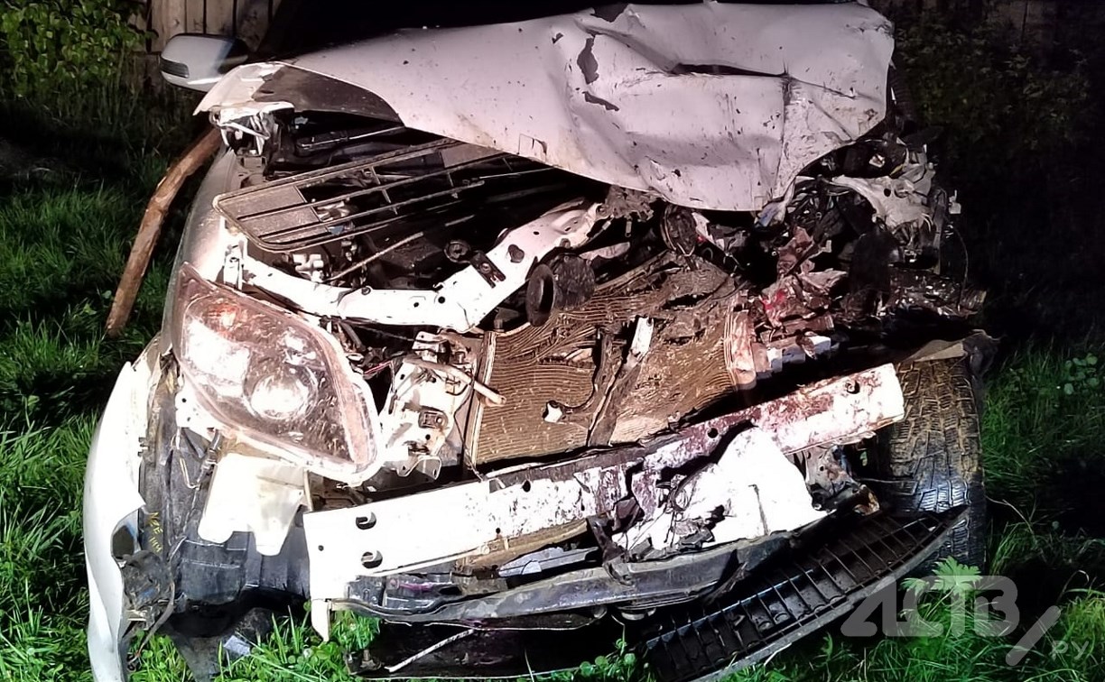 Появились фото ДТП в Тымовском, где водитель без прав на ВАЗ влетел в лоб Fielder