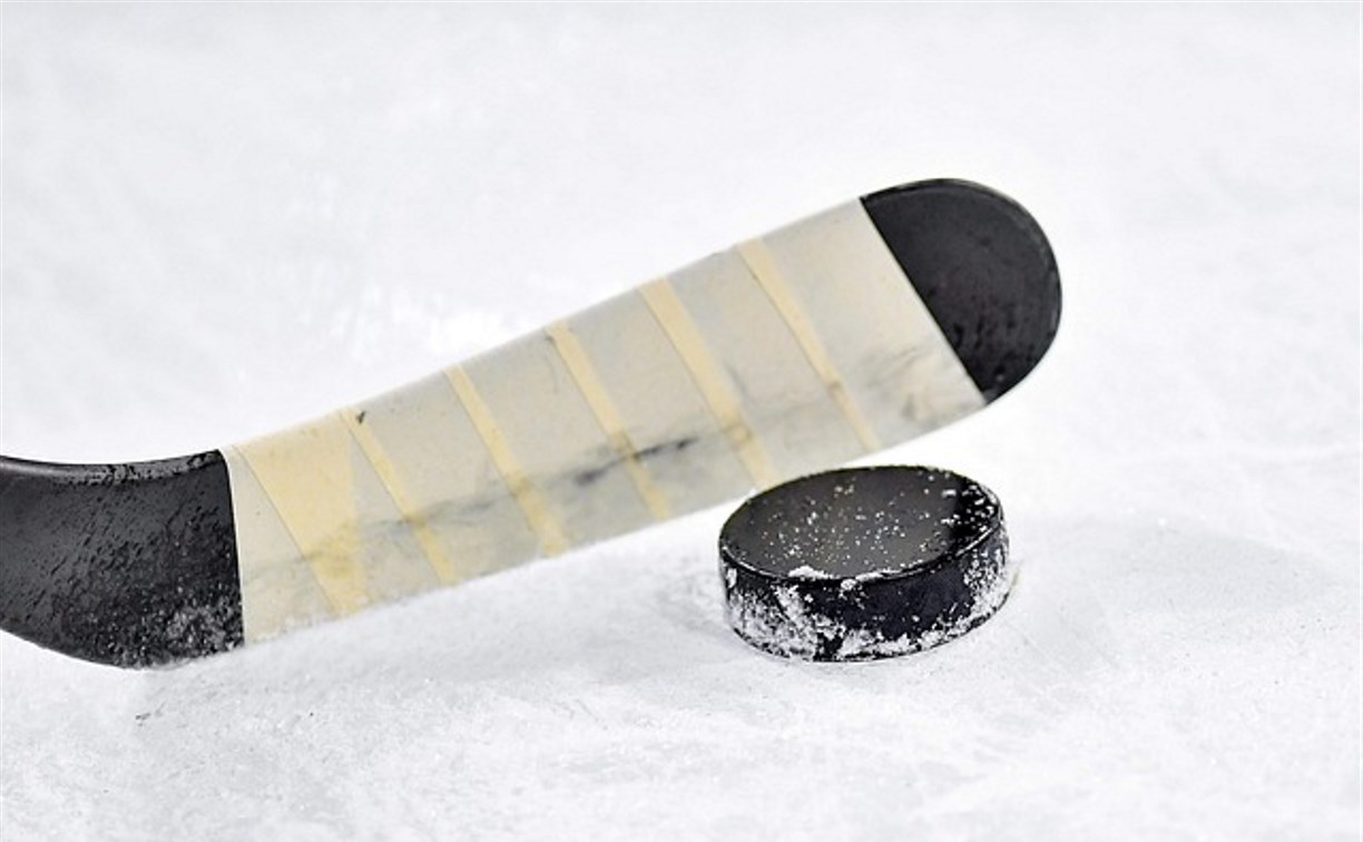 Юных сахалинцев бесплатно научат играть в хоккей