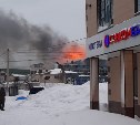 Крупный пожар тушат в Невельске
