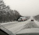 Две серьезные аварии произошли на Корсаковской трассе днем 4 февраля