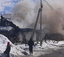 Жилой дом горит в Южно-Сахалинске