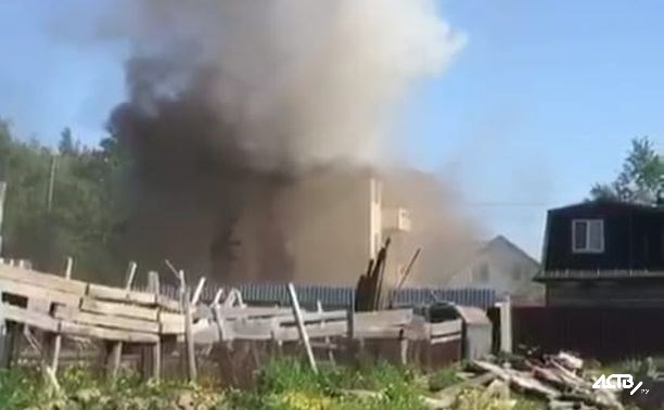 Жители Южно-Сахалинска сообщают о сильном пожаре в Октябрьском