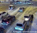 ДТП, мигающий светофор и регулировщик: что происходит на Сахалинской-Ленина в областном центре