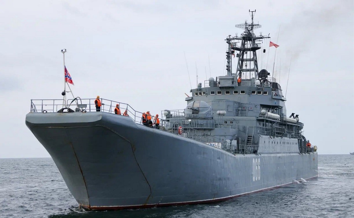 Корабли Тихоокеанского флота прибыли в порт Корсаков в рамках акции "Сила в Правде-2025"