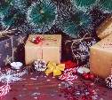 Носки, статуэтки и халаты: жители Южно-Сахалинска рассказали о самых неудачных новогодних подарках 