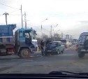 "Жигули" и грузовик столкнулись в Южно-Сахалинске