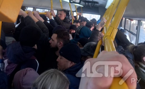 "Люди не влезали, ребёнка зажало дверью": южносахалинец рассказал о давке в автобусе