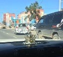 Микроавтобус "догнал" седан в Южно-Сахалинске 