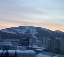 Последствия циклона ликвидировали больше чем наполовину: 1596 из 1781 двора в Южно-Сахалинске расчищены
