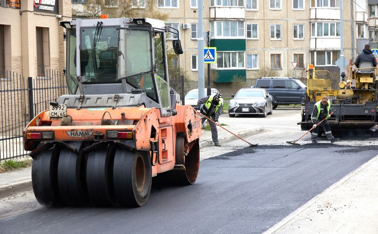 В Южно-Сахалинске приводят в порядок внутриквартальные проезды