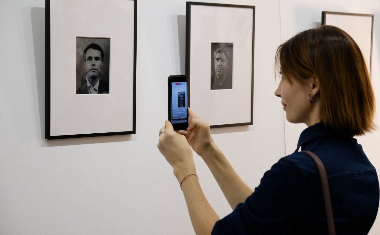 На Сахалине открылась выставка портретов, снятых на фотоаппарат 1972 года