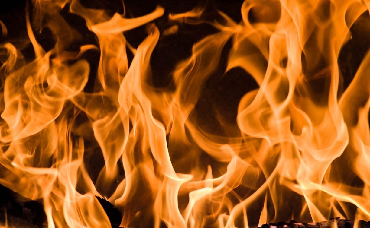 Превращенные в склад грузовые контейнеры горели в Краснополье