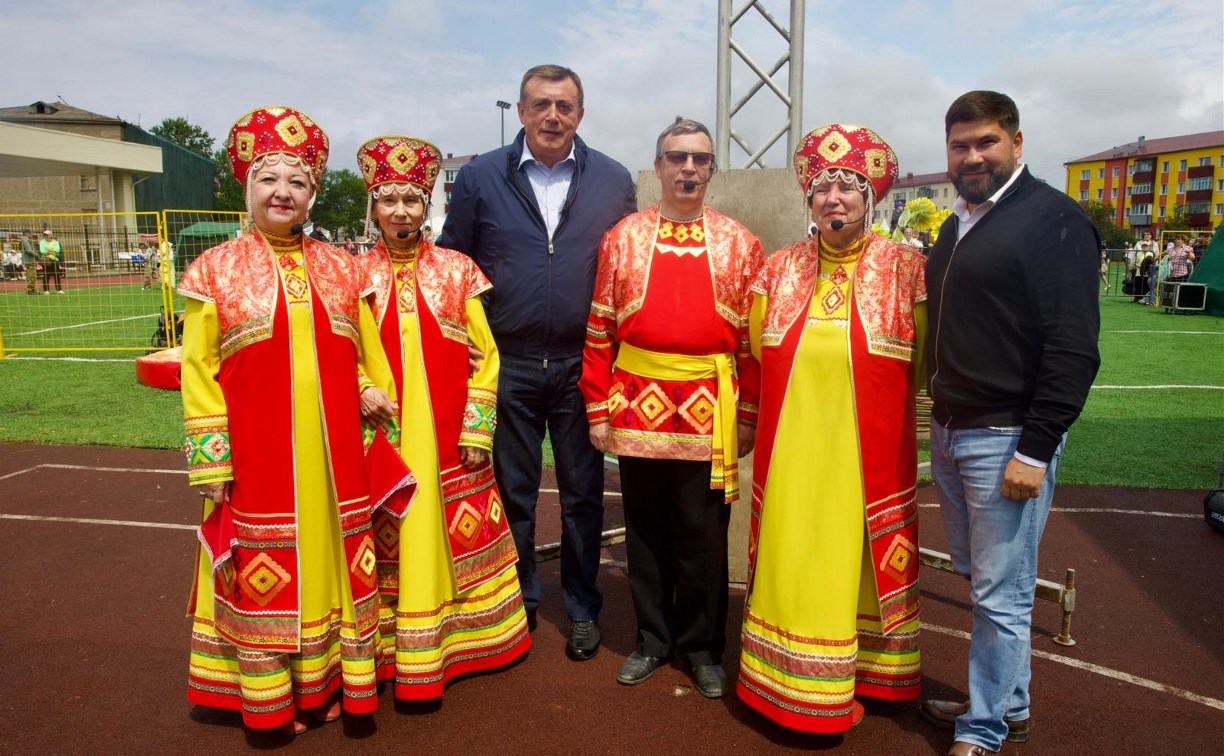 Губернатор Валерий Лимаренко принял участие в Празднике русского чая в Углегорске