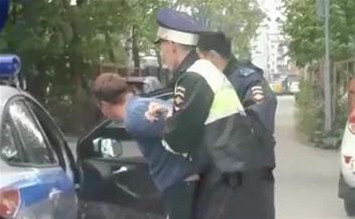 Южносахалинец без прав сопротивлялся полицейским при задержании