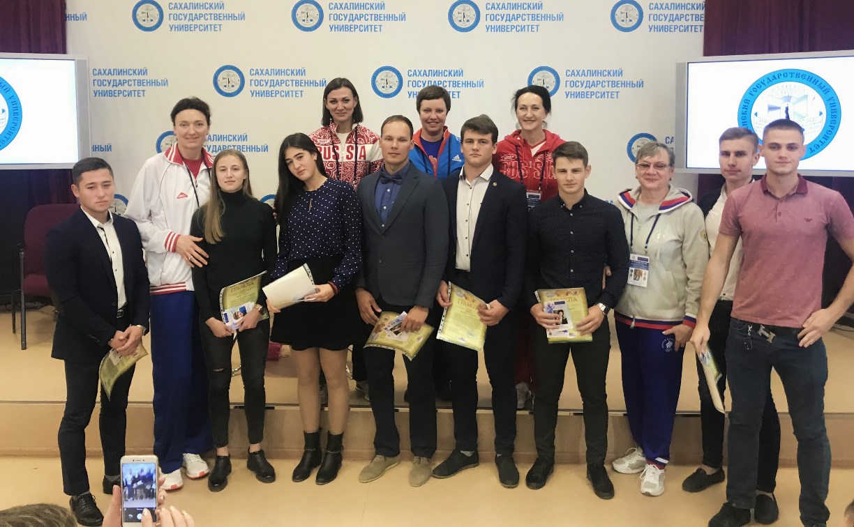 Олимпийские легенды встретились с сахалинскими студентами