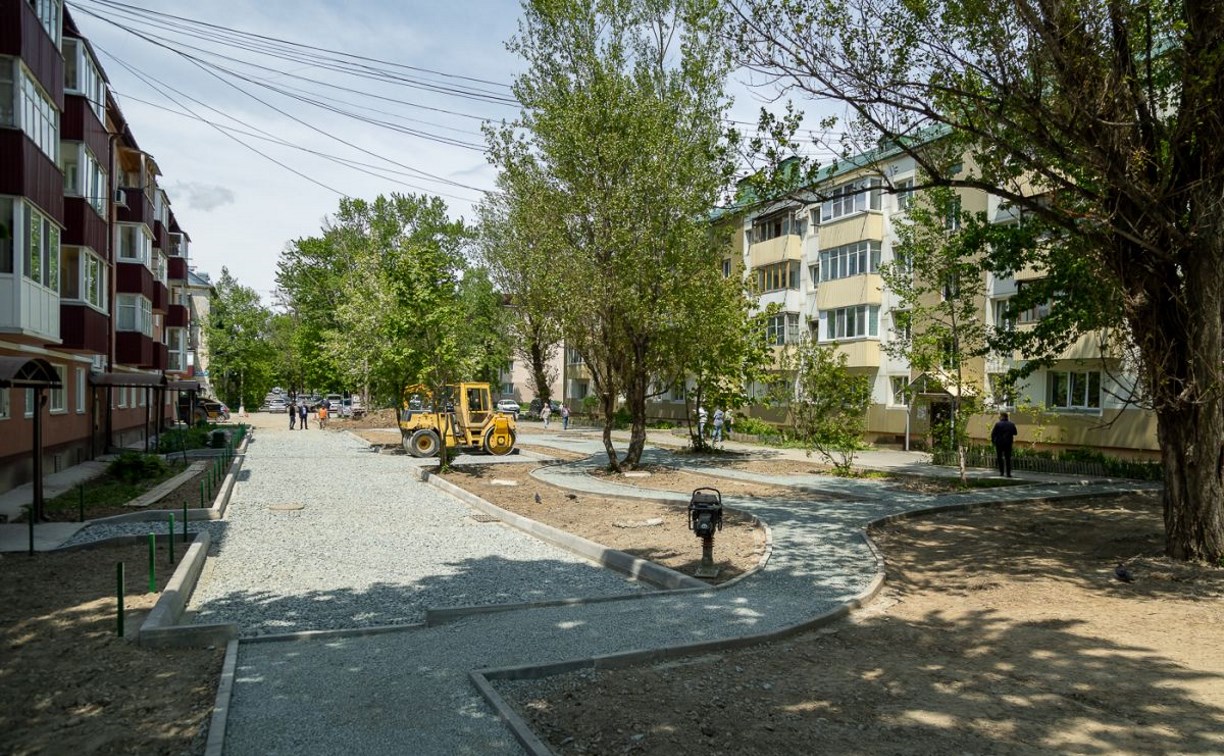 40 дворов обновят в Южно-Сахалинске этим летом