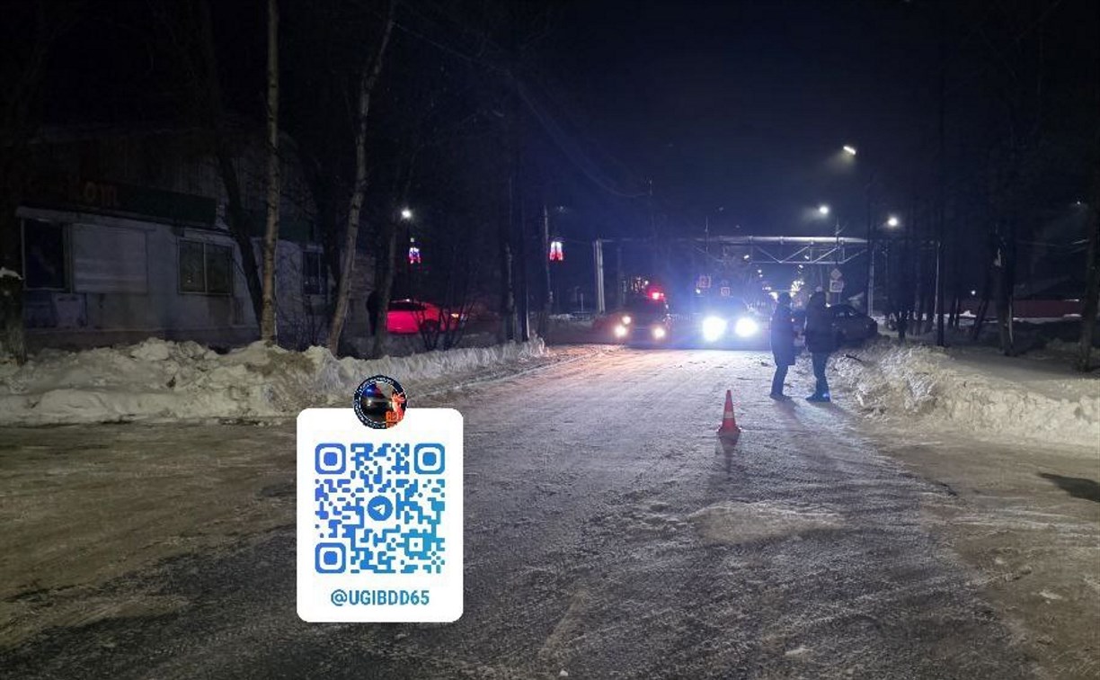 В Поронайске 12-летний мальчик попал под авто, перебегая дорогу