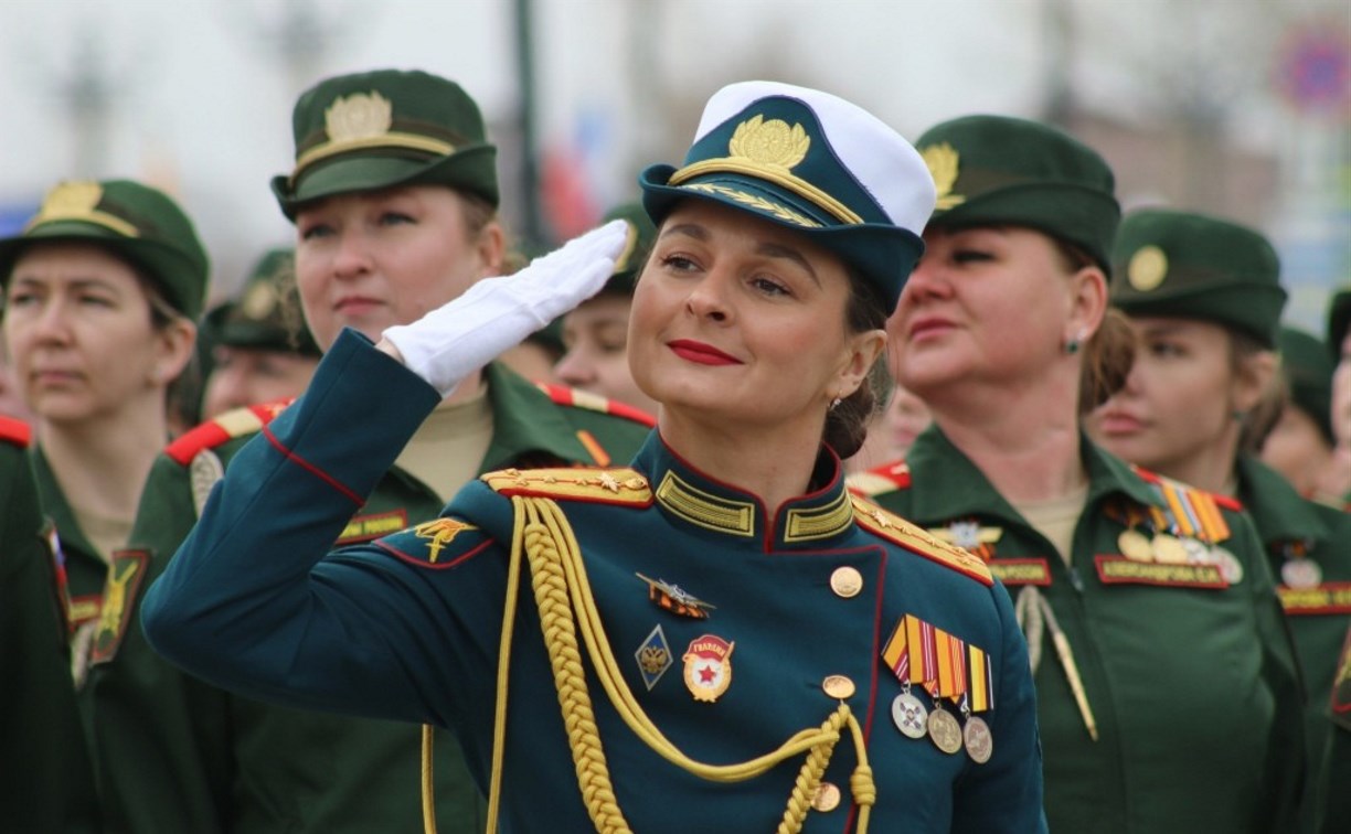 Более 900 человек приняли участие в Параде Победы в Южно-Сахалинске