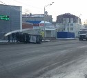 Микроавтобус опрокинулся в Южно-Сахалинске