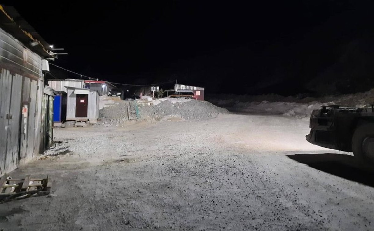 В Амурской области в шахте прииска "Пионер" завалило 13 человек
